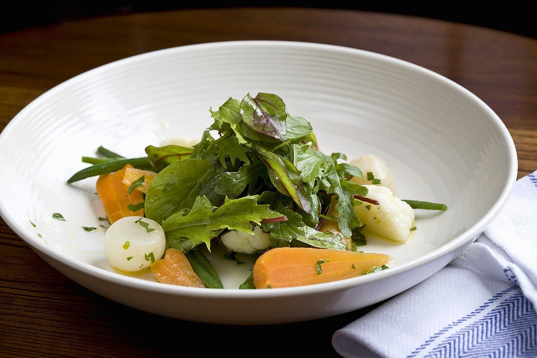 Wintersalat (Blattsalat mit Wurzelgemüse)