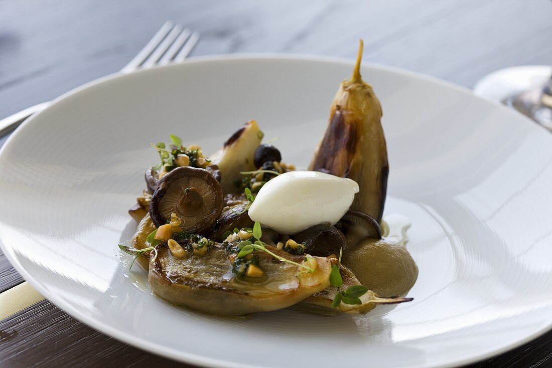 Aubergine salad with mushrooms, pine nuts and mascarpone