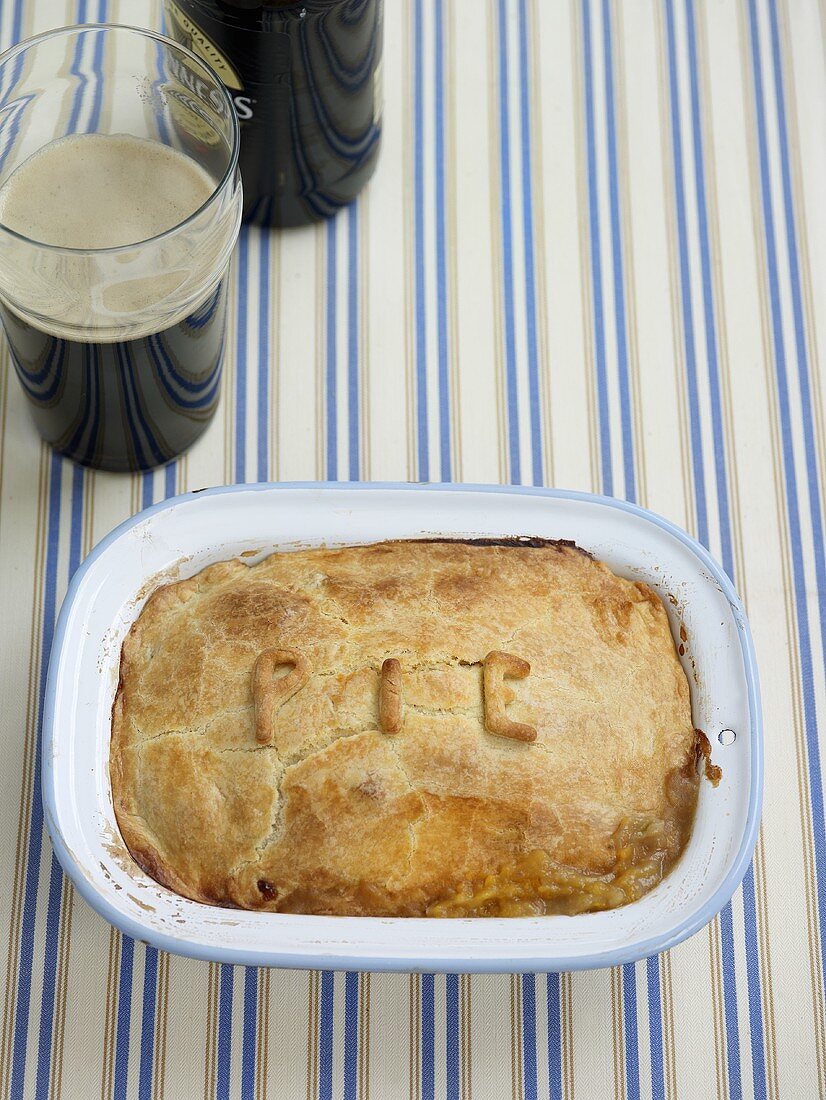 Pie mit dunklem Bier