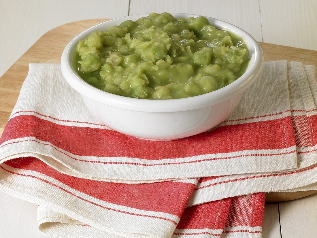 A small bowl of mushy peas