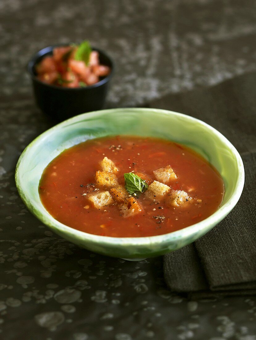 Tomatensuppe mit Croûtons