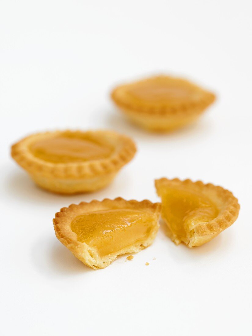 Lemon curd tarts (UK)