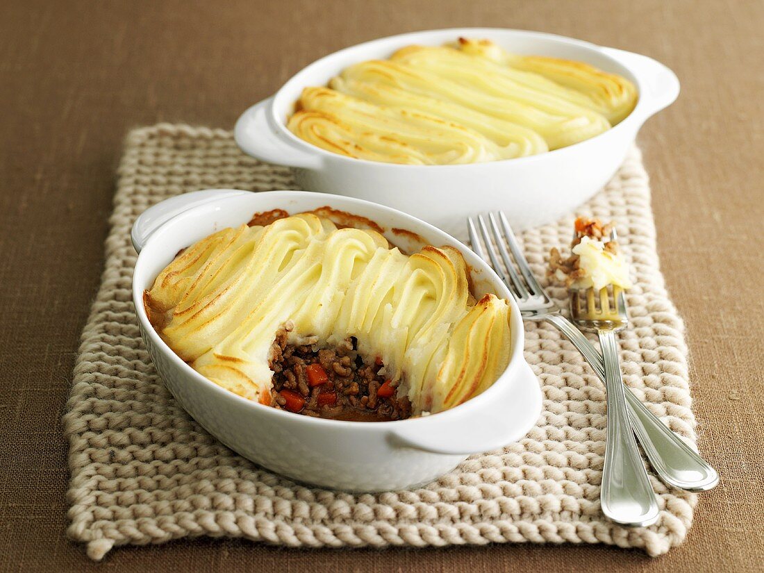 Shepherd's pies (Mince with mashed potato topping, UK)