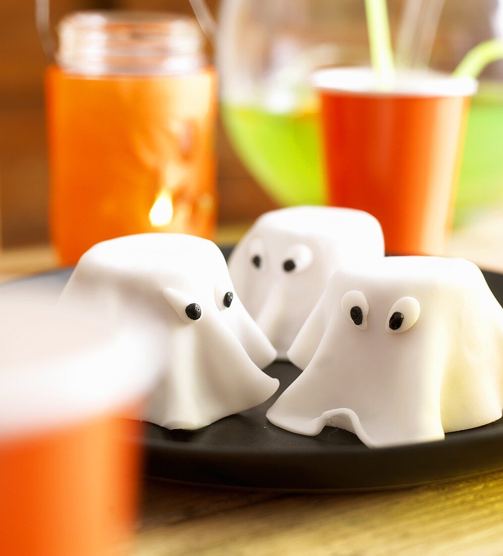 Ghost cakes for Halloween