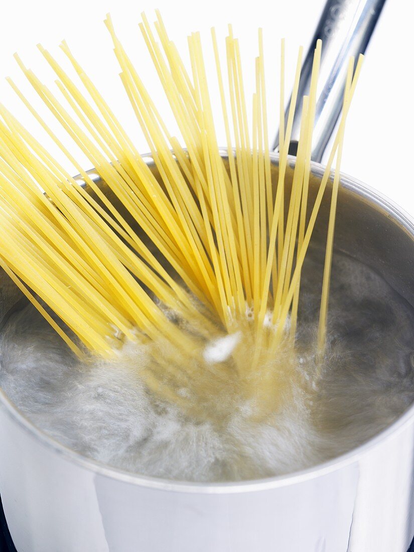 Spaghetti in boiling water