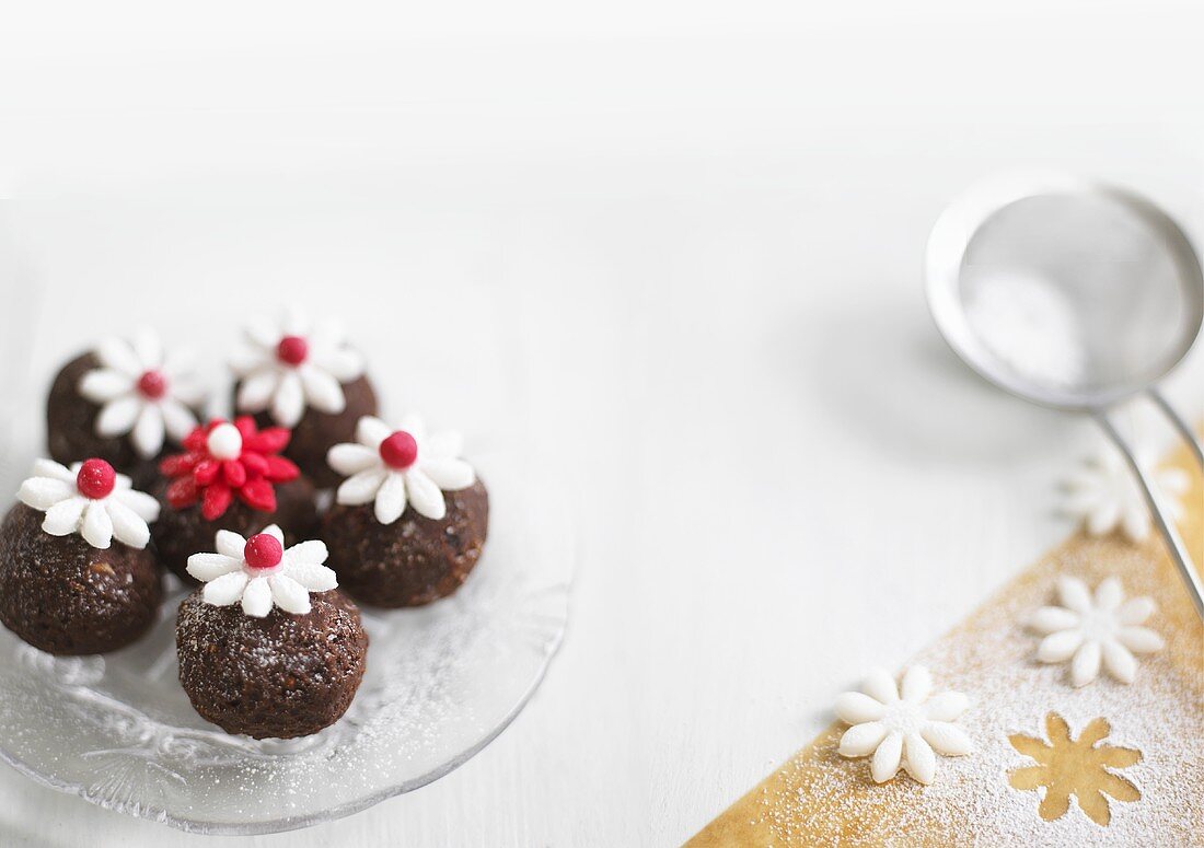 Trüffelpralinen mit Zuckerblüten