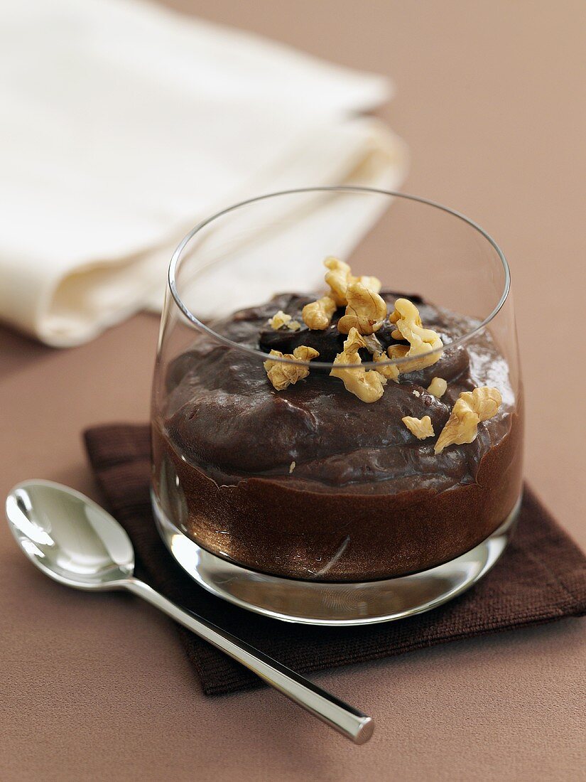 Chocolate cream with walnuts