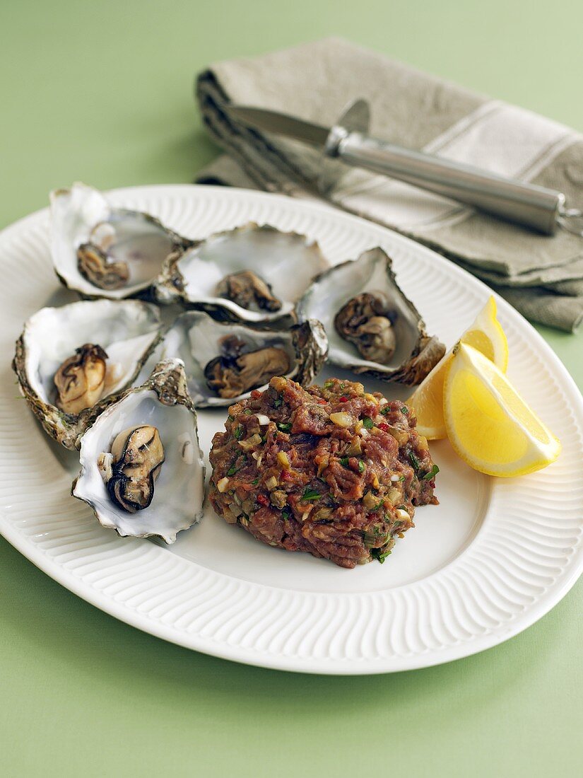 Oysters with raw minced beef