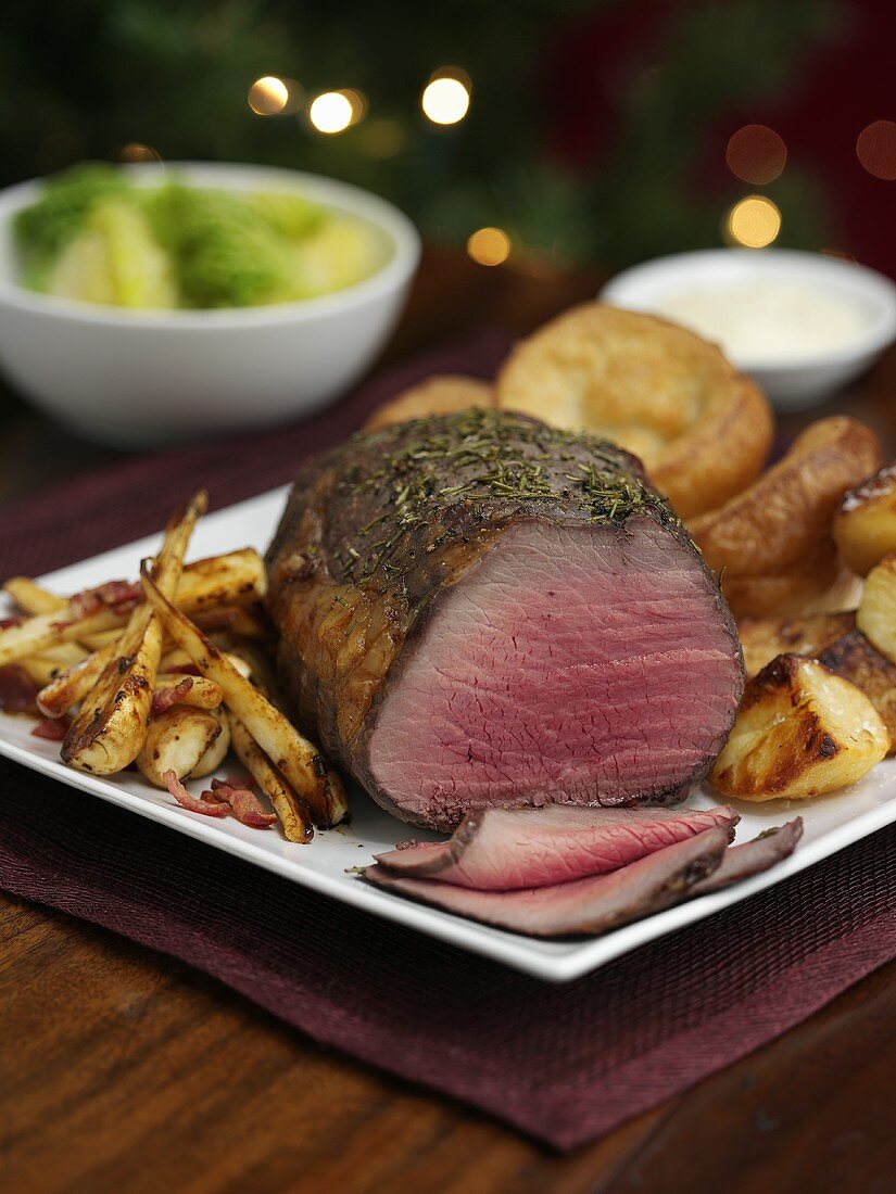 Roast beef, roast potatoes and yorkshire pudding (Christmas)