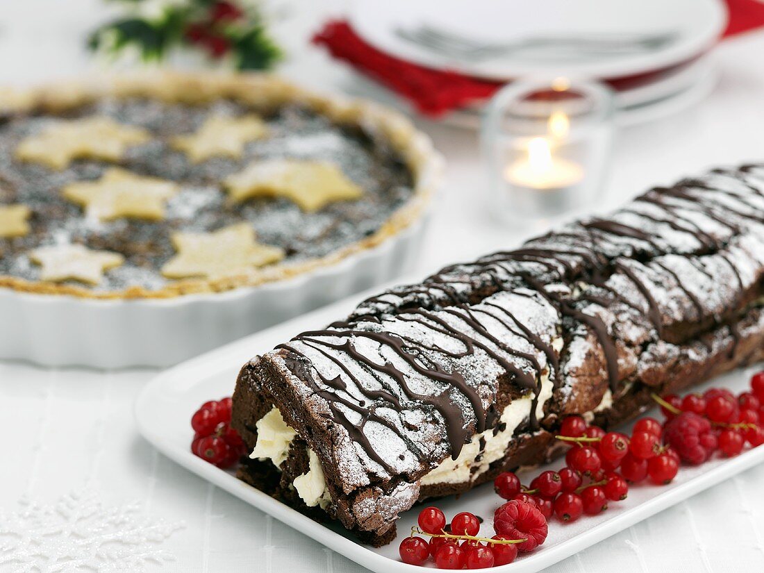 Festive chocolate log with redcurrents and a Christmas tart (Christmas)