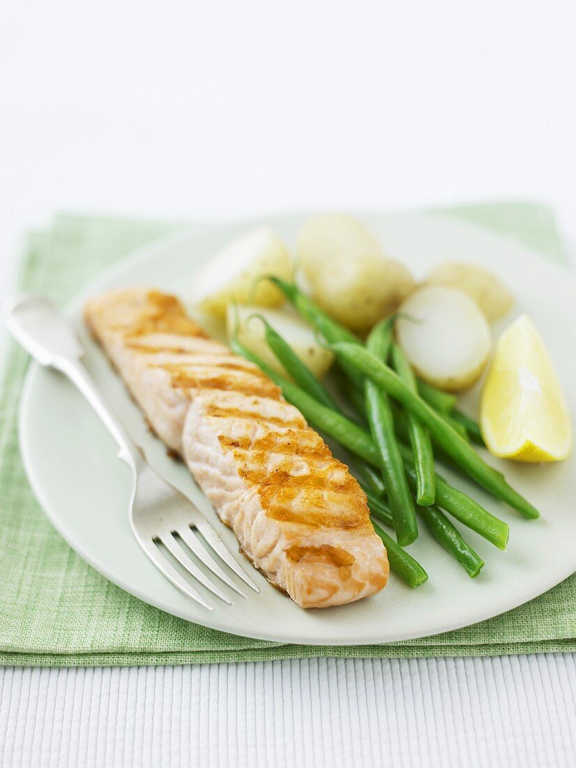 Salmon with green beans and potatoes