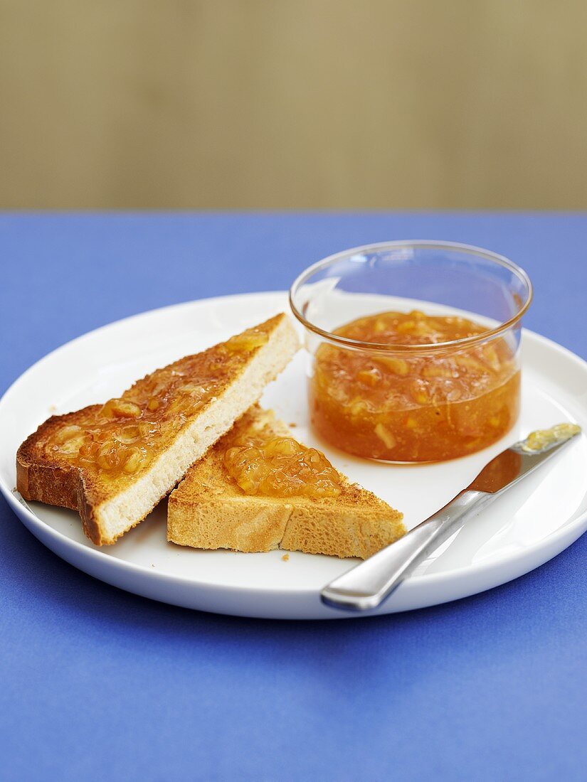 Toast mit Marmelade