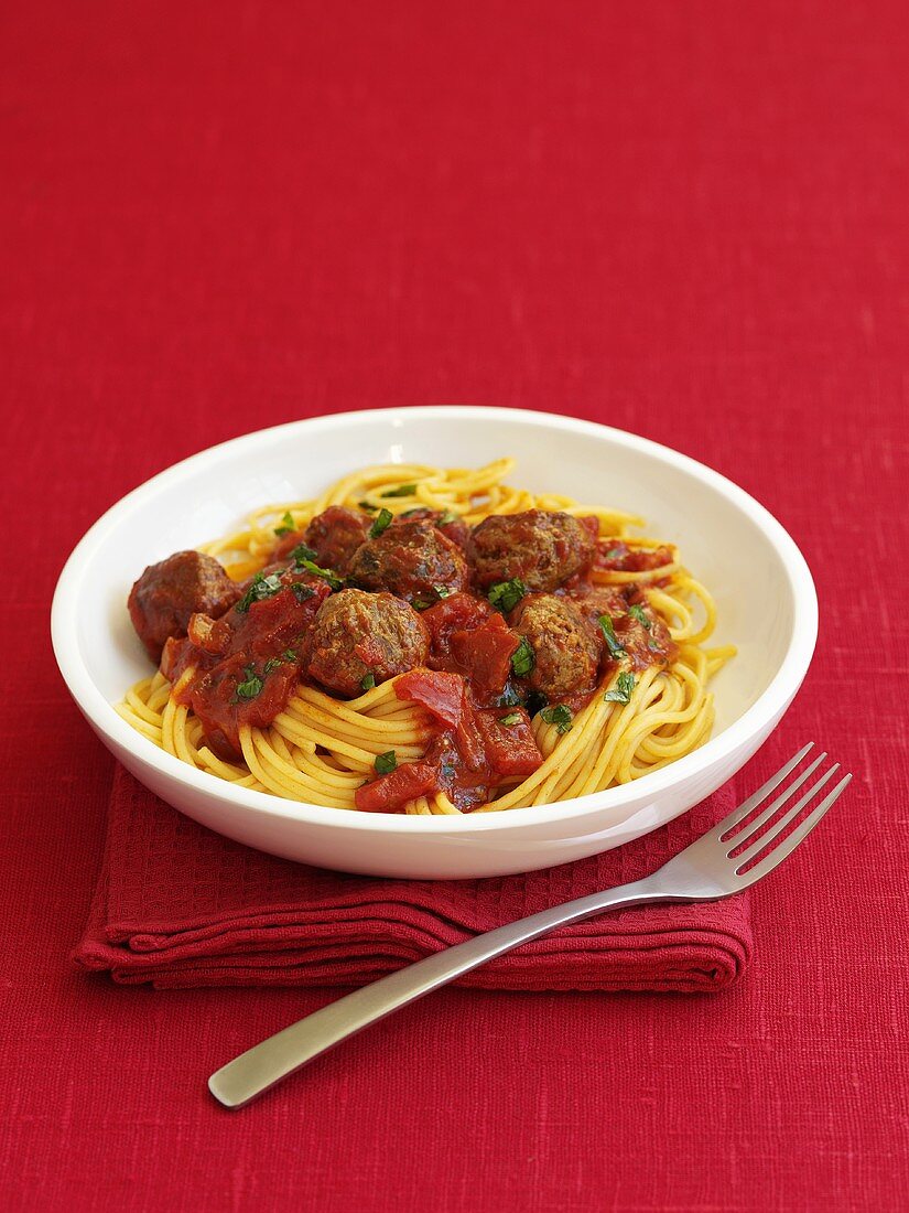 Spaghetti mit Fleischklösschen-Sauce