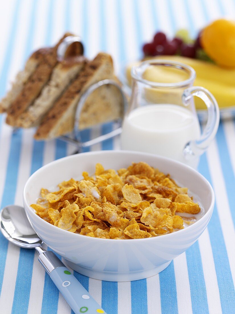 Cornflakes with milk, fruit and toast