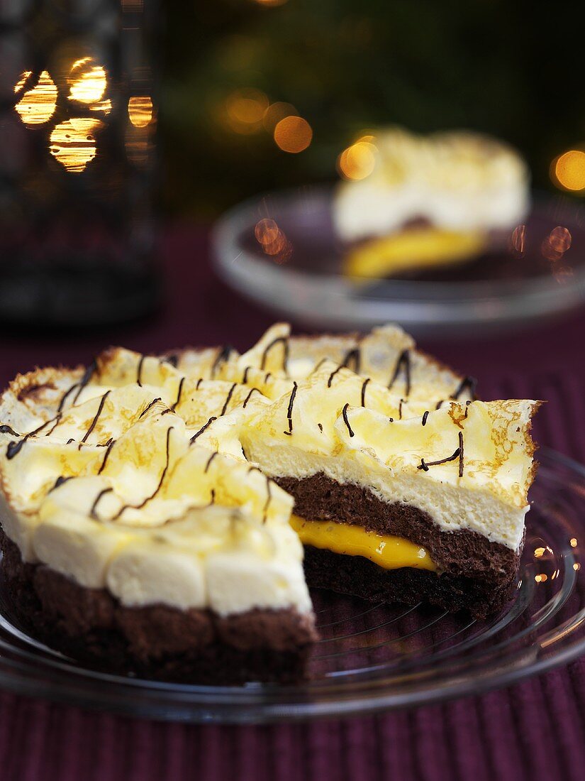 Chocolate gateau with crepes