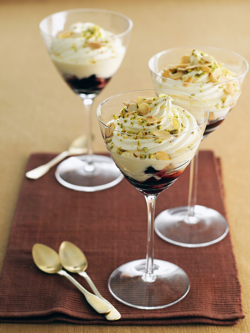 Trifles with almond flakes