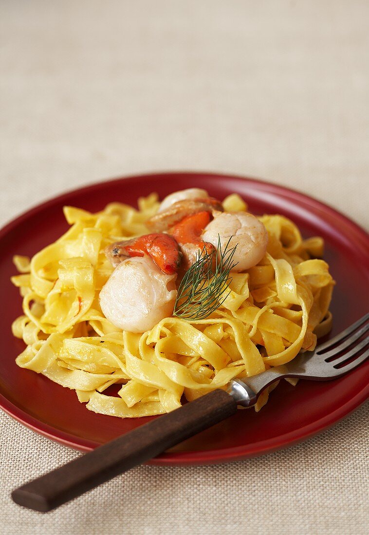 Tagliatelle with scallops and saffron