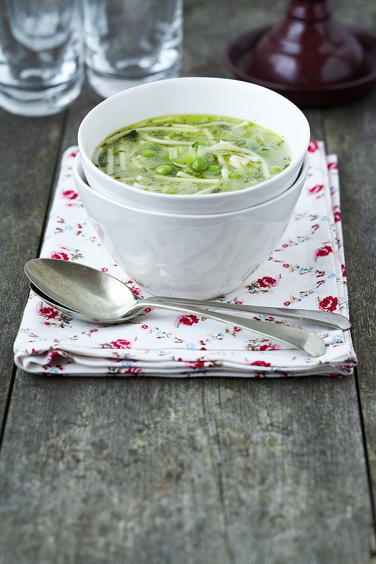 Erbsensuppe mit Nudeln