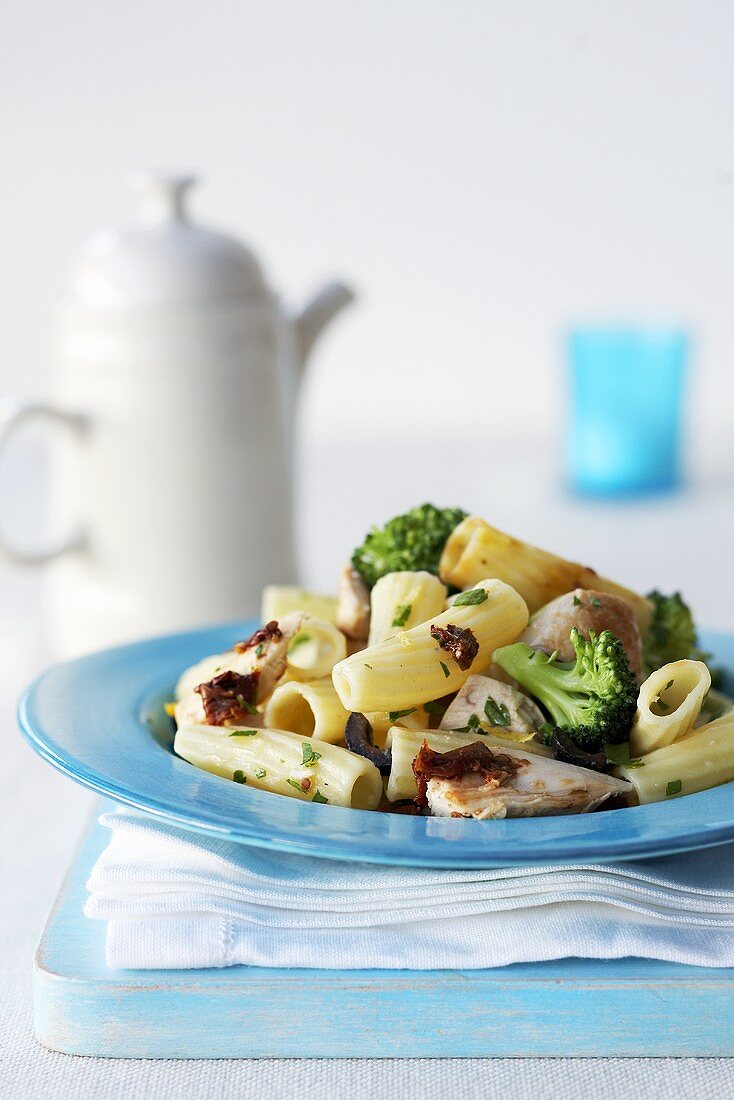 Rigatoni with chicken, broccoli and gremolata