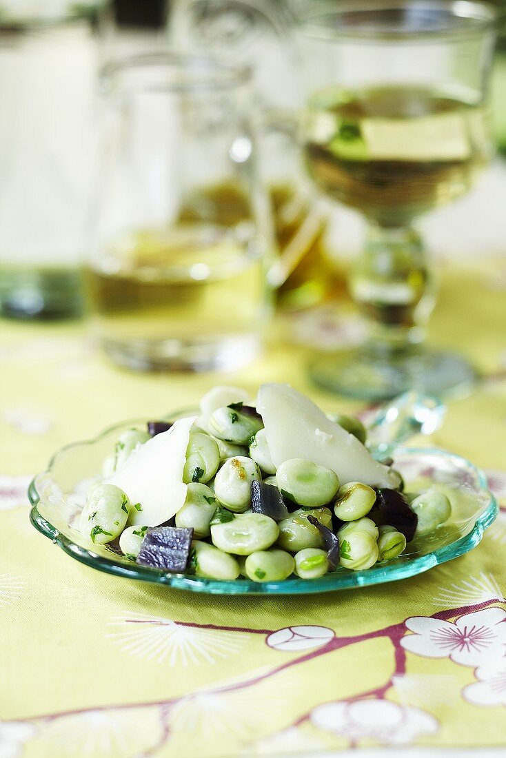 Broad bean salad with cheese