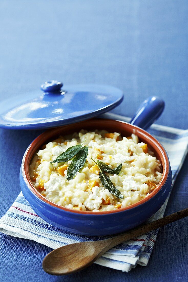 Kürbis-Risotto mit Salbei und Ziegenkäse