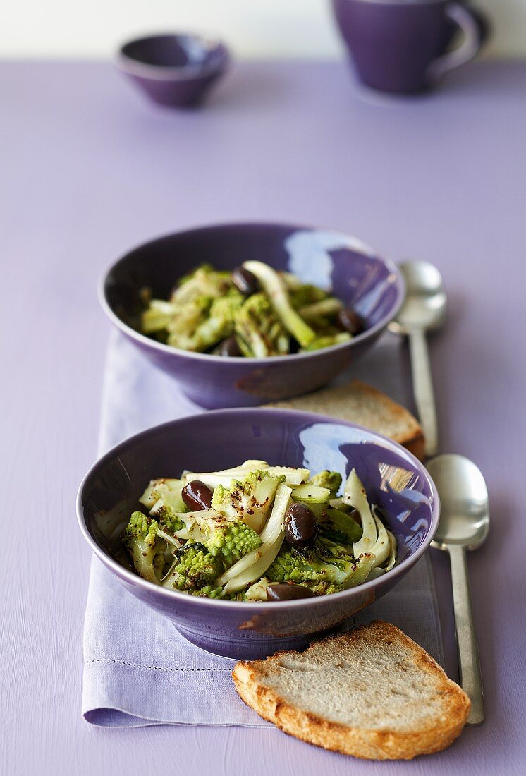 Romanesco-Salat mit Oliven