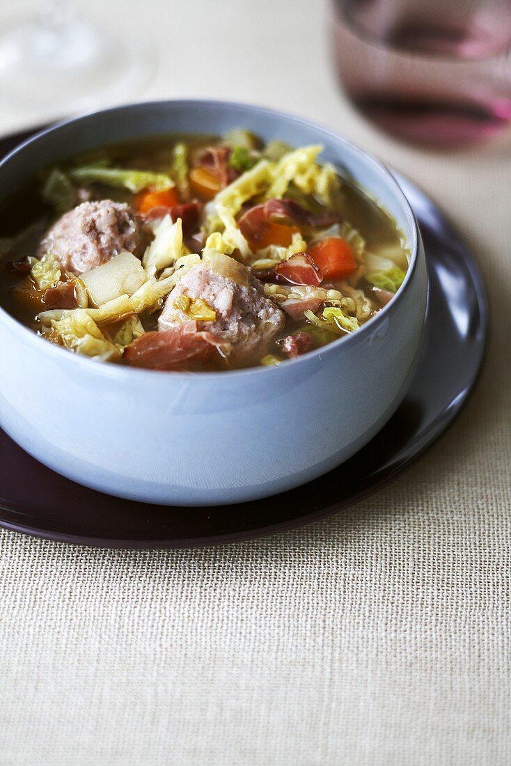 Minestrone mit Speck und Schweinefleisch