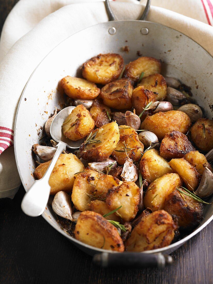 Roast potatoes with garlic and rosemary