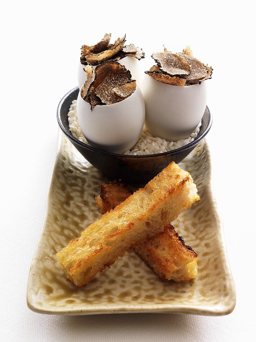 Eggs with truffles and toast