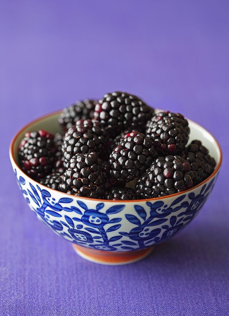 Blackberries in ceramic bowl