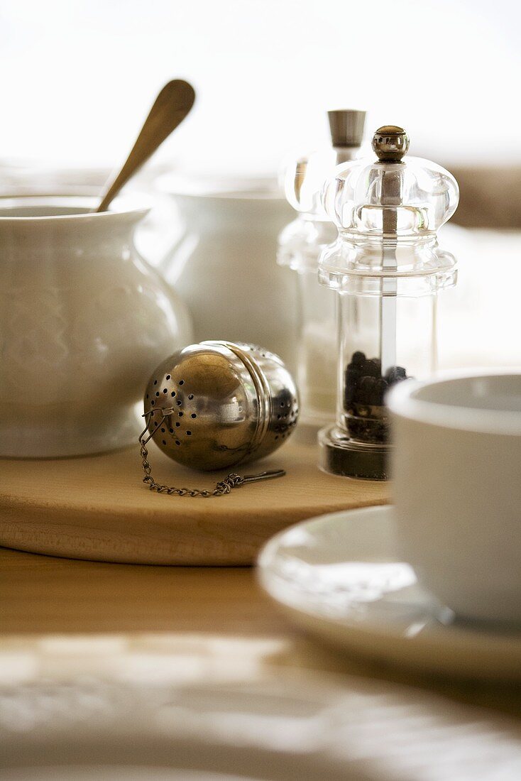 Tea infuser, sugar bowl, salt and pepper mills