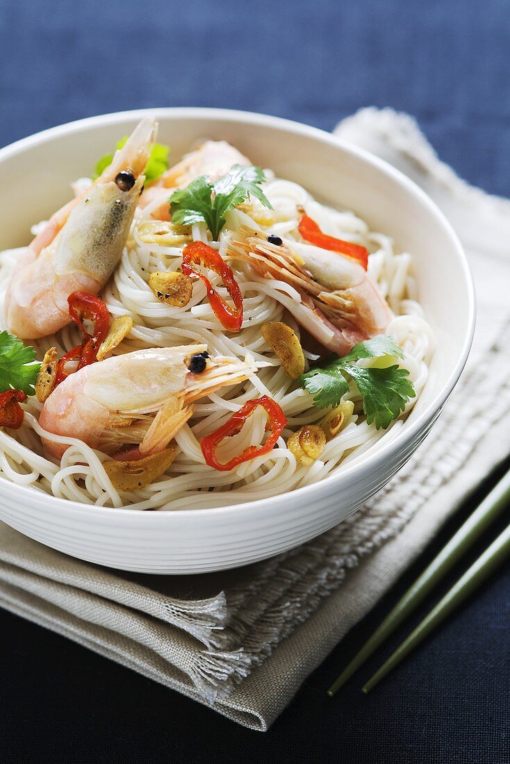 Rice noodles with prawns, garlic, chilli and coriander