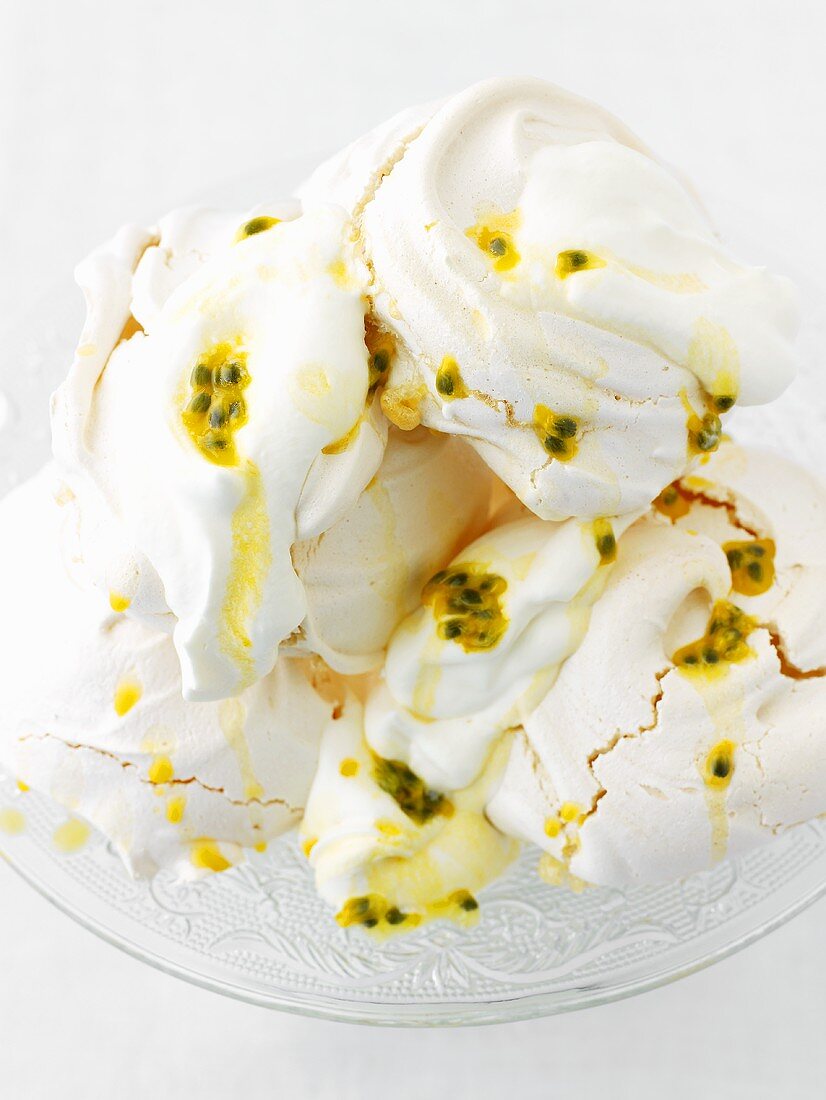 Meringues with passion fruit