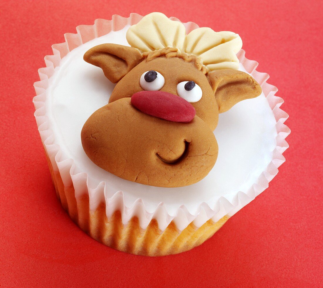 Cupcake mit Rentierfigur für Weihnachten