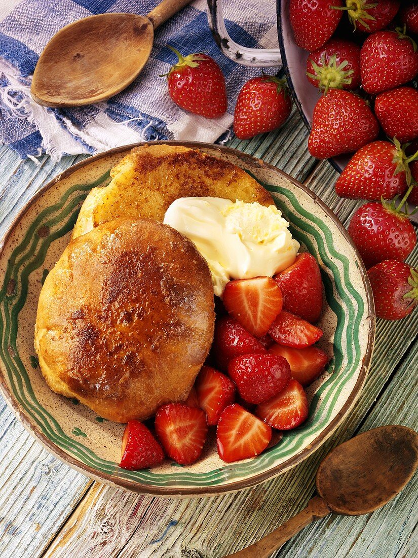 French toast with strawberries
