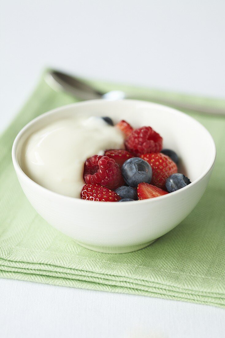Berries with yogurt (close up)
