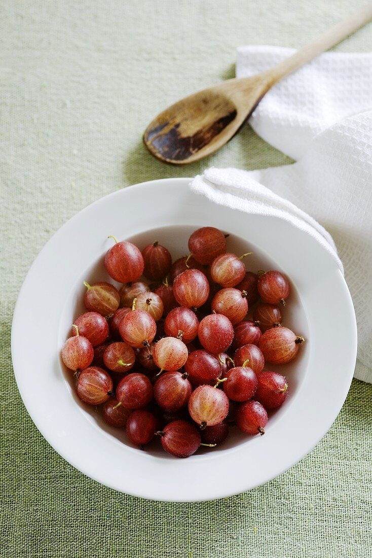A plate of gooseberries