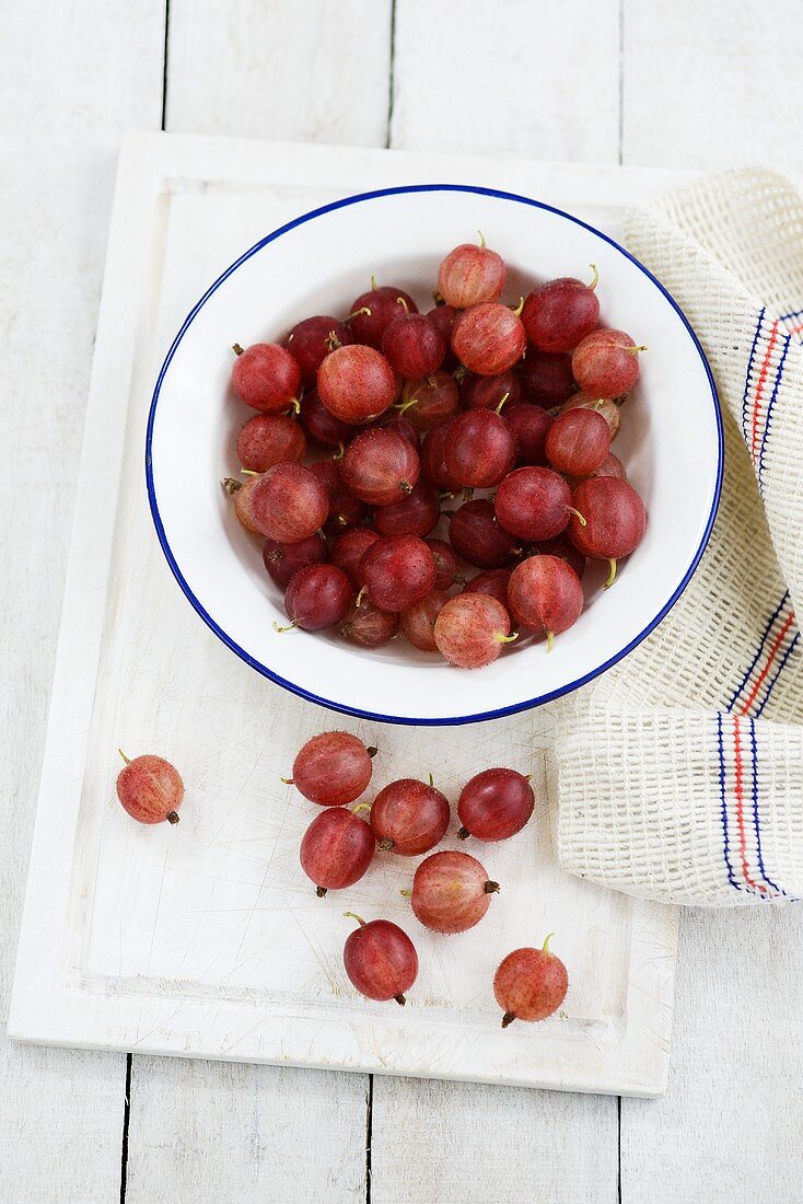 A plate of gooseberries