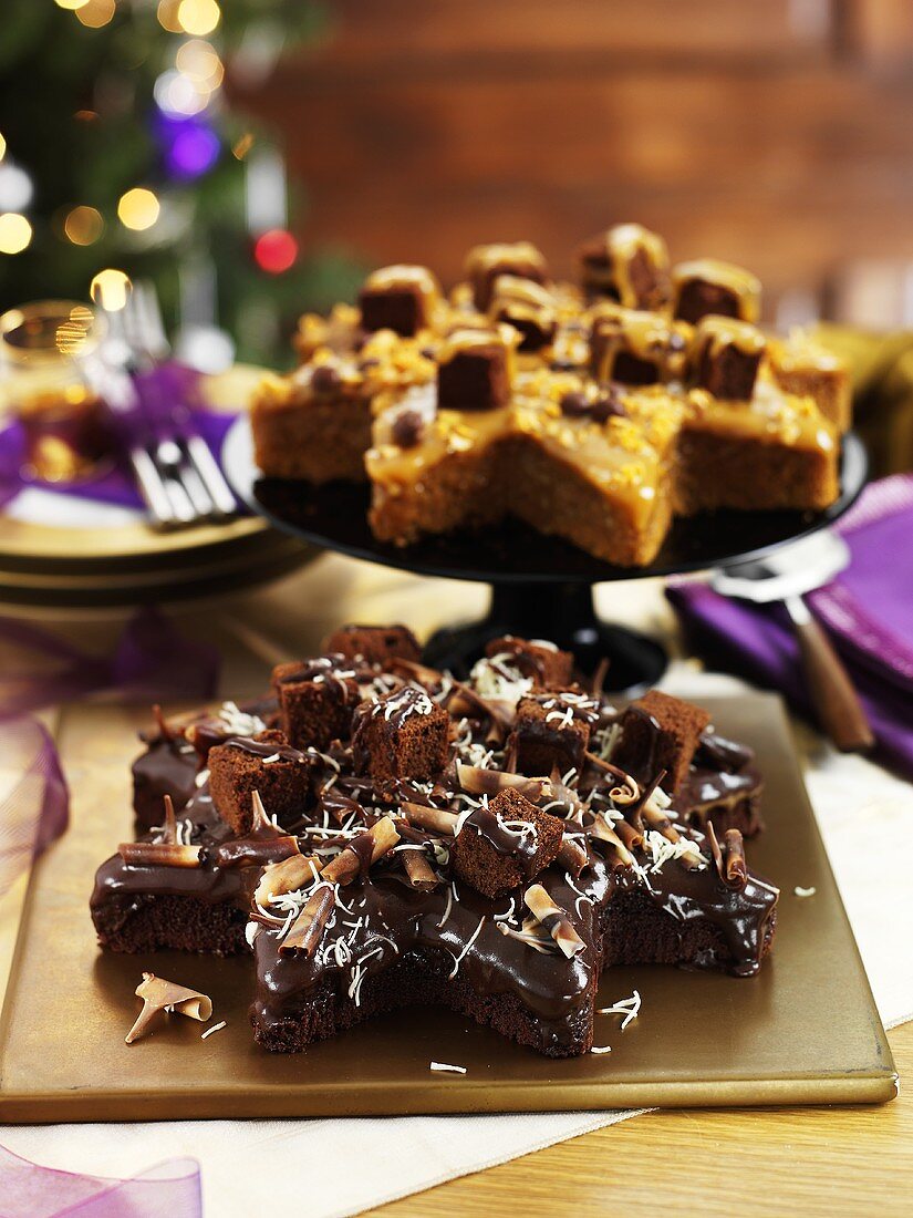 Schokoladenkuchen und Toffeekuchen zu Weihnachten