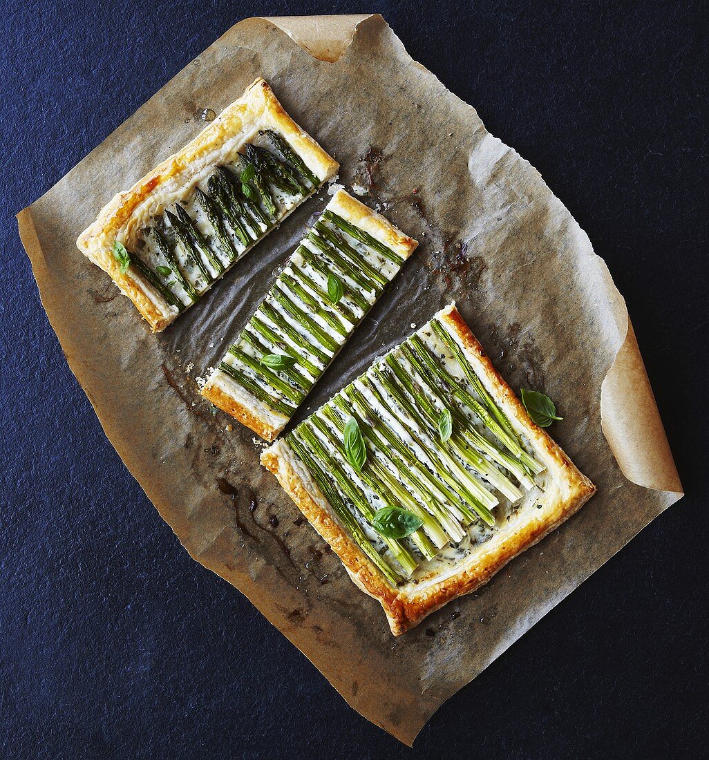 Asparagus tart on greaseproof paper, seen from above