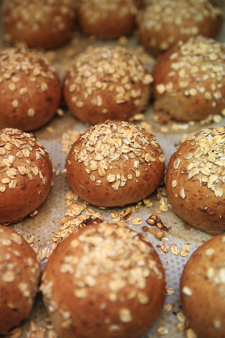 Bread rolls with oats