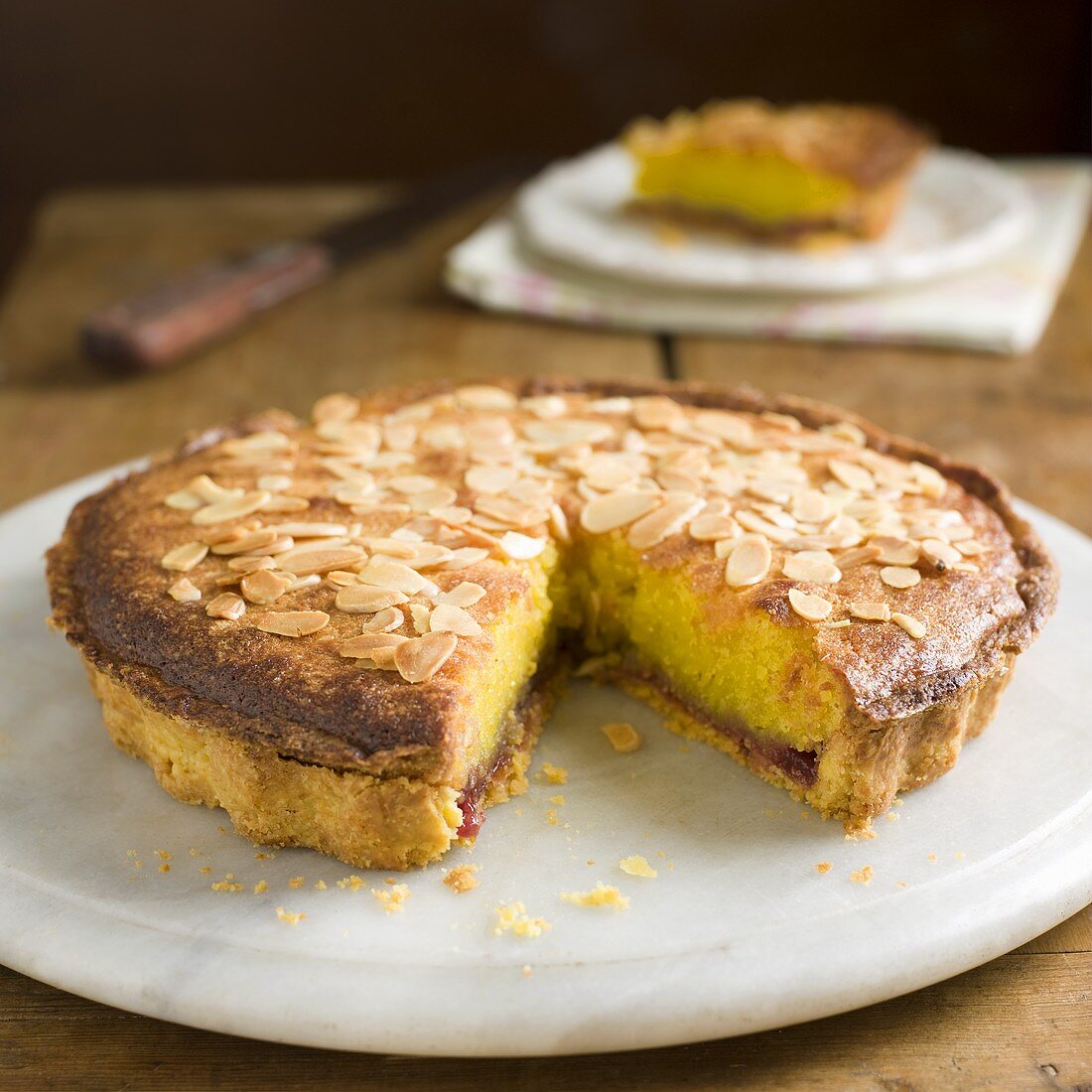 Angeschnittene Bakewell Tart (Mandelkuchen, England)