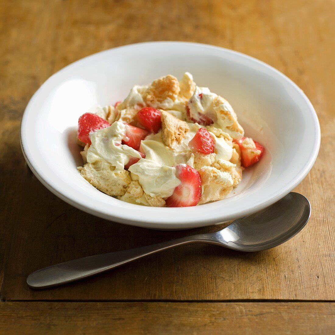 Eton Mess (Baiser mit Erdbeeren & Sahne, England)