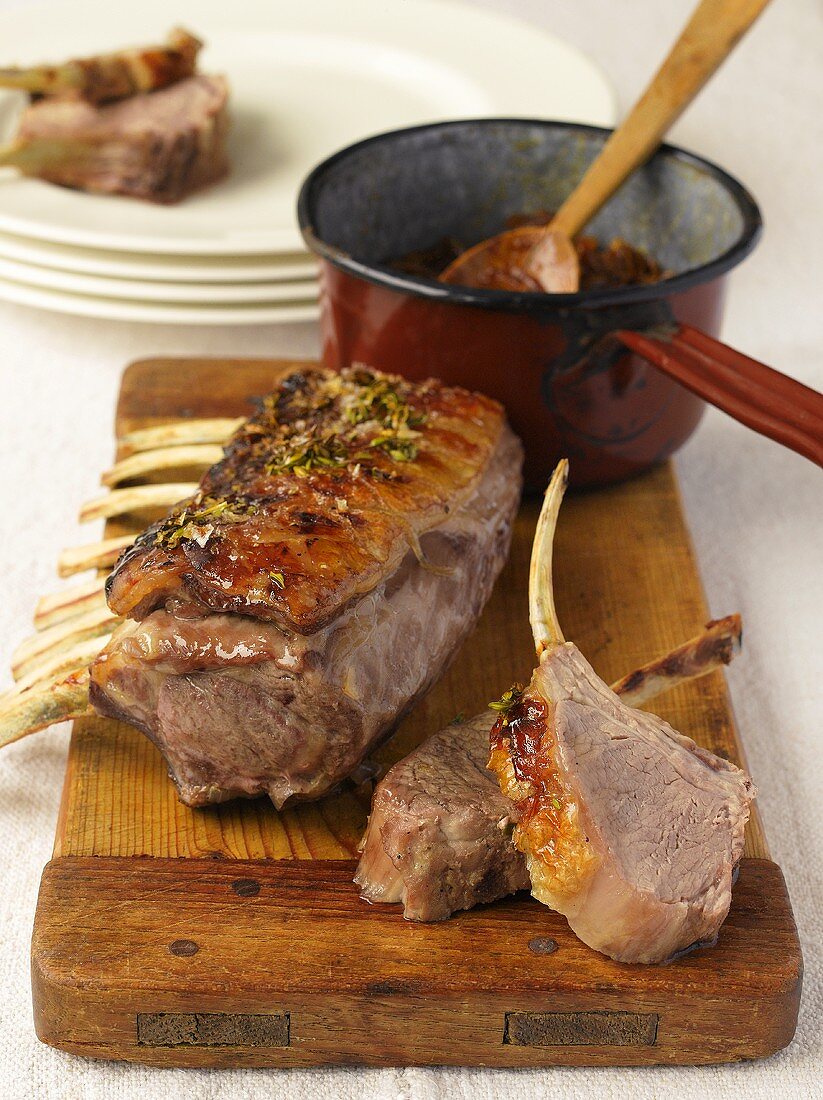 Lamb chops with thyme and a honey glaze