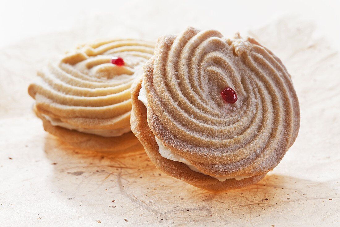 Viennese whirls (Scottish biscuits filled with cream)