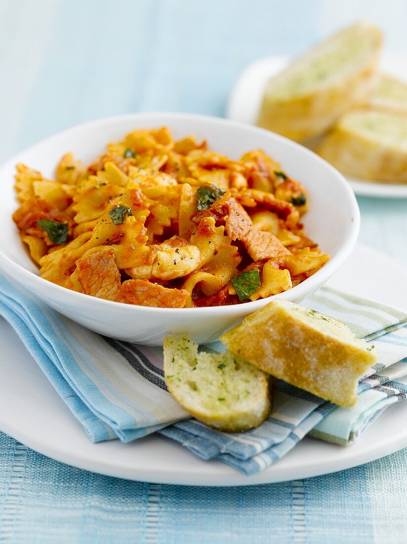 Farfalle with bacon and tomatoes