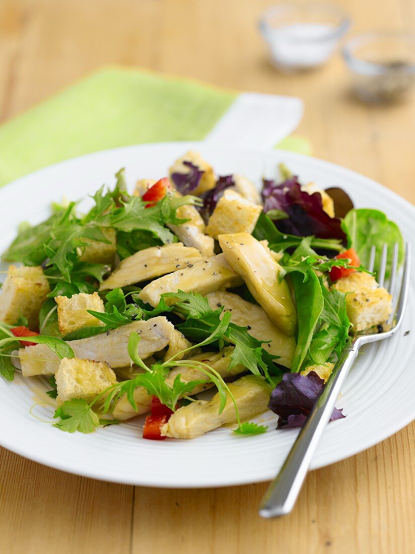 Mixed leaf salad with chicken, lemon and honey