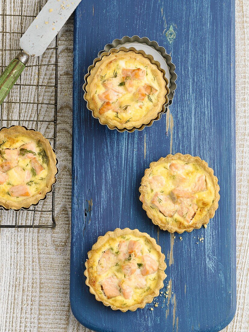 Mini quiches with salmon (seen from above)