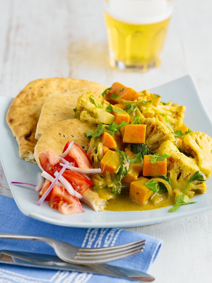 Vegetable curry with flatbread