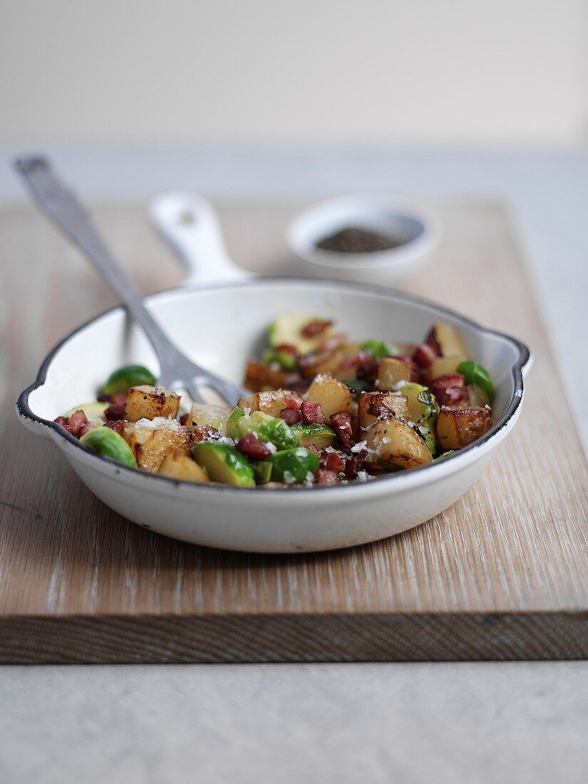 Bubble and squeak (potatoes with vegetables, England)